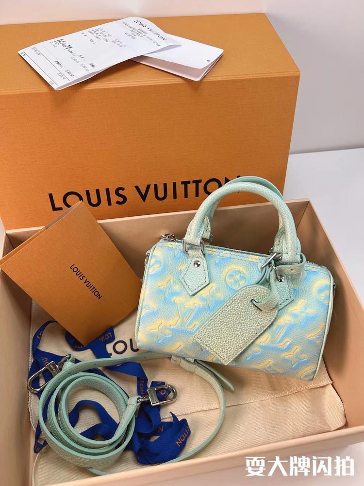 Louis Vuitton路易威登 全新大全套Speedy nano渐变薄荷绿单肩斜挎包 LV全新大全套Speedy nano渐变薄荷绿单肩斜挎包，芯片款，少见的限定款，上身绝美附件如图